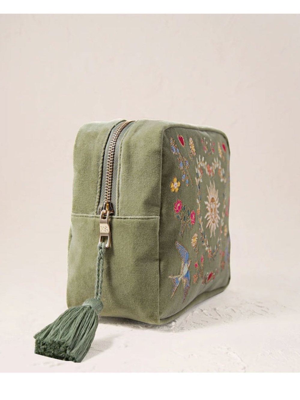 ELIZABETH SCARLETT
Earth Goddess Velvet Wash Bag - Olive - Picture 10 of 10